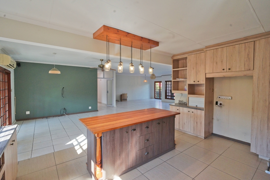 4 Bedroom Property for Sale in Cove Rock Eastern Cape